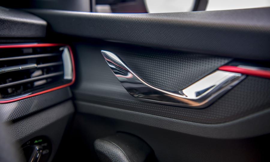 Детали интерьера Skoda Kamiq Monte Carlo 2020 года  (UK) (фото 29 из 36)
